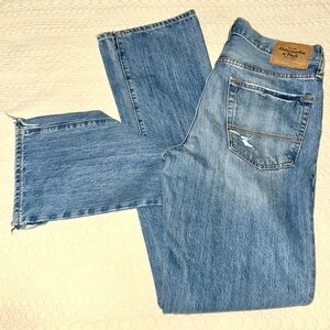 Abercrombie & Fitch Classic Straight Destructed Jeans, Sz 32x34 (see meas)